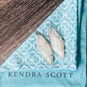 Kendra Scott Bexley earrings in white banded agate